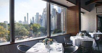 Experience the best of NYC dining at Porter House Bar and Grill, where prime steaks and seafood meet stunning Central Park views in a refined setting by Chef Michael Lomonaco.