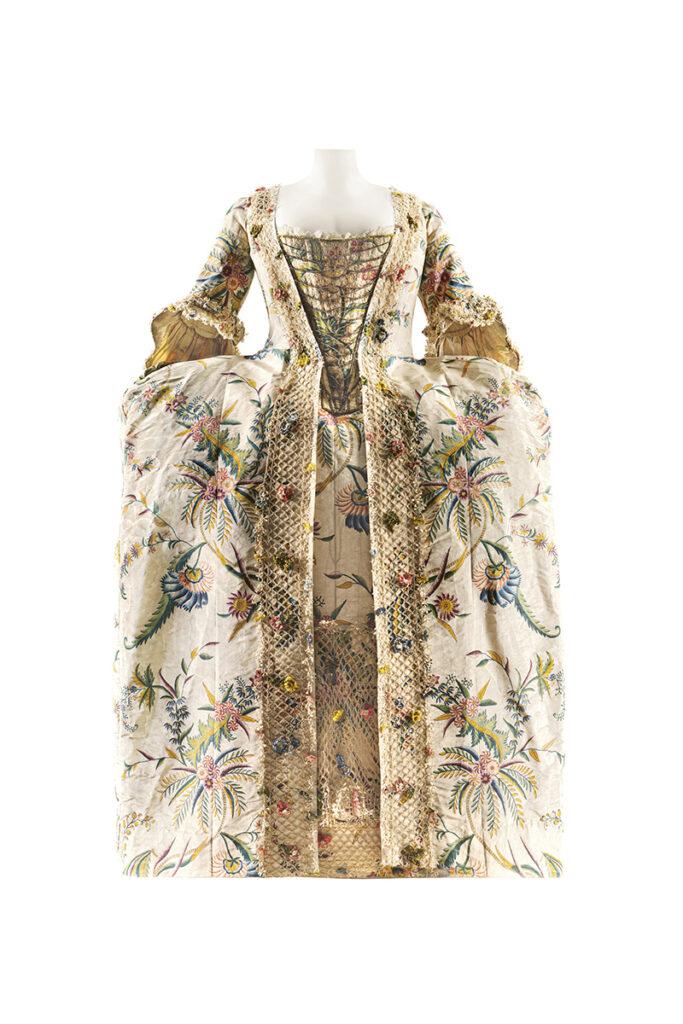 The Met's 'Sleeping Beauties' exhibition: A sensory journey through fashion history, from 17th-century garments to modern designs, with AI and holograms.