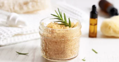 DIY lip scrubs with natural ingredients
