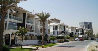 How Shopping Malls and Entertainment Zones Influence Apartment Prices in Dubai