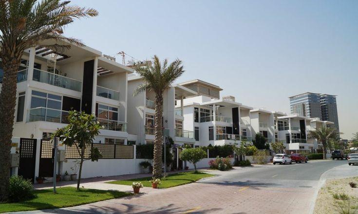 How Shopping Malls and Entertainment Zones Influence Apartment Prices in Dubai