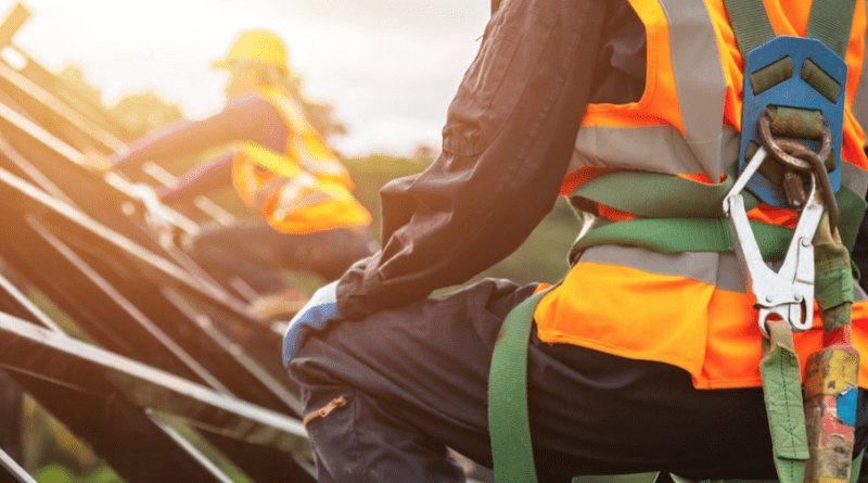 Engineered Fall Protection vs. Traditional Safety Measures: What’s the Difference?