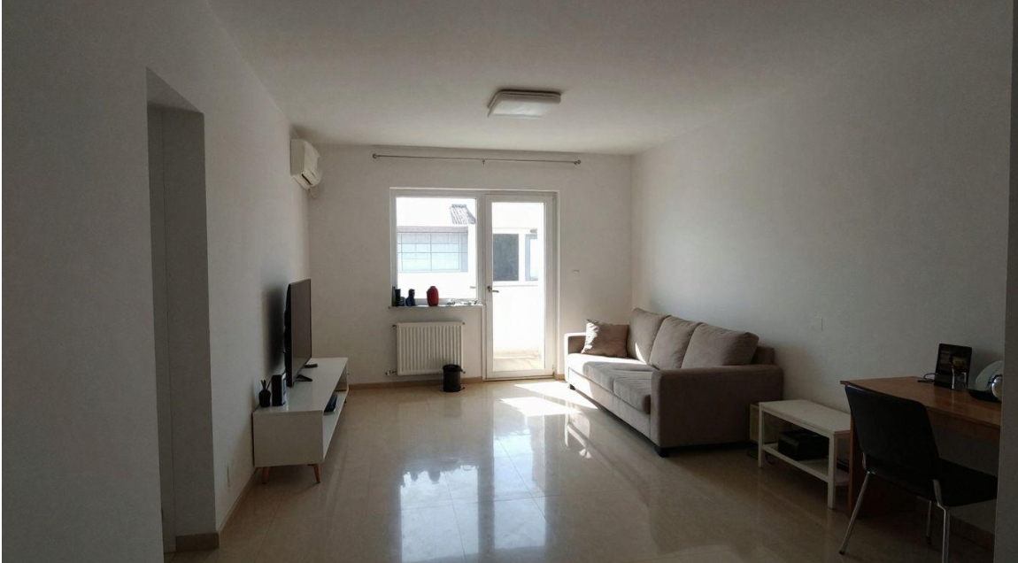 The Impact of Cleanliness on Small Space Perception

