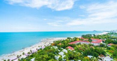 Why Are West Maui Condo Rentals Ideal for Long Stays?