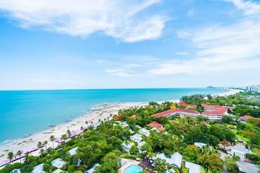Why Are West Maui Condo Rentals Ideal for Long Stays?