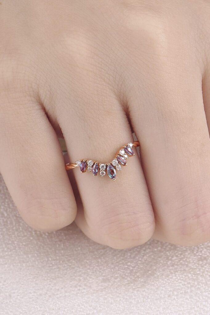Top Tips for Choosing the Perfect Curved Wedding Band