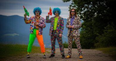 Seeking Unique Outfits that are Fun and Playful?