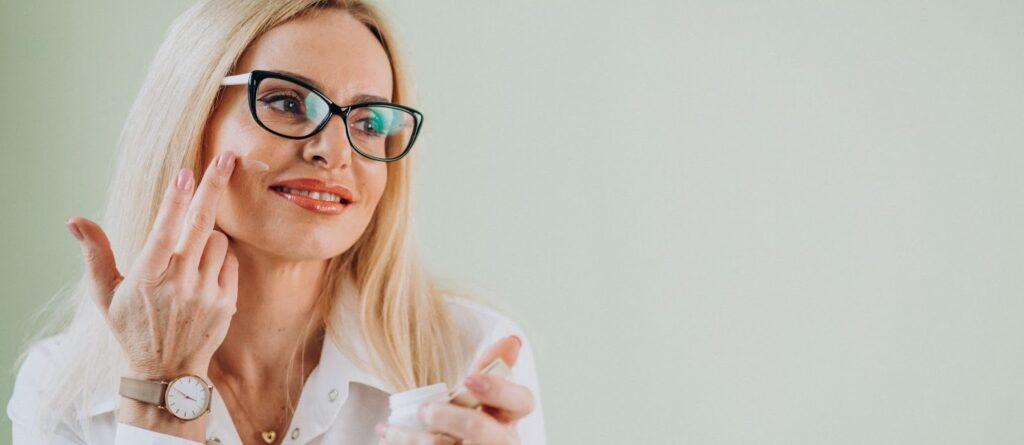 Topic: How to Choose Between Contact Lenses and Prescription Glasses for Everyday Use
