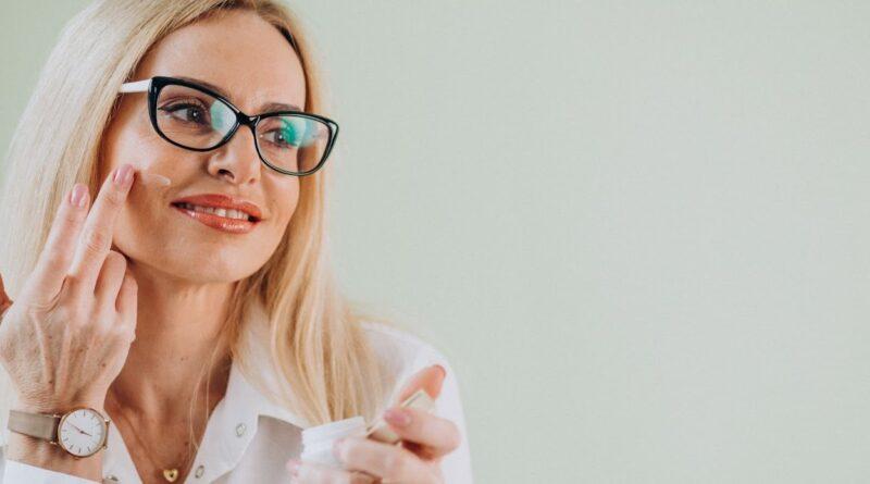 Topic: How to Choose Between Contact Lenses and Prescription Glasses for Everyday Use