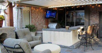 Designing Outdoor Spaces That Make Entertaining Effortless and Enjoyable