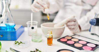 Understanding the Chemistry Behind Beauty Products: Ingredients That Matter