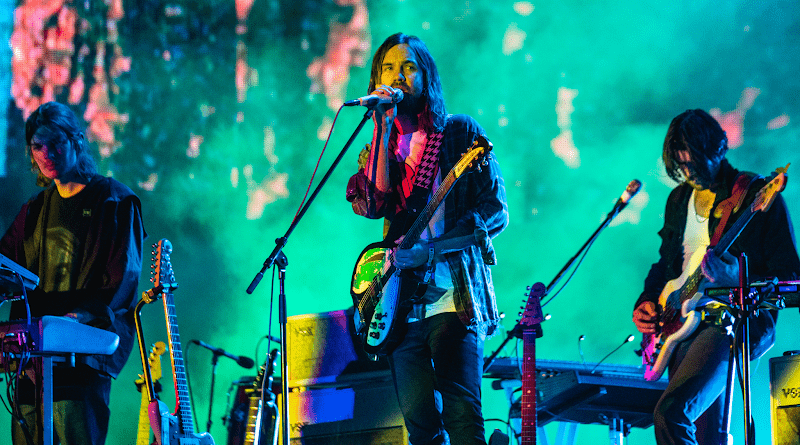 Inside Tame Impala’s 2026 “Deadbeat Tour”: A Moving World, Not Just a Show