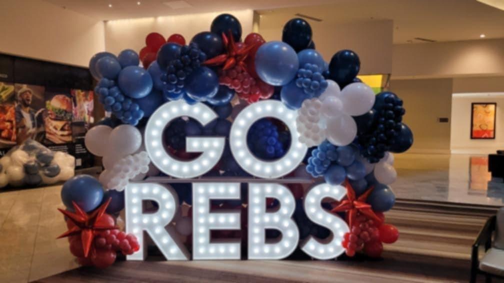 Artistic Balloon Sculptures: Enhancing Luxury Celebrations with Modern Event Styling