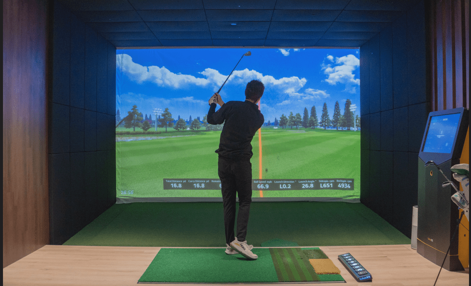 What to Look for Before Investing in a Golf Simulator (Expert Guide)