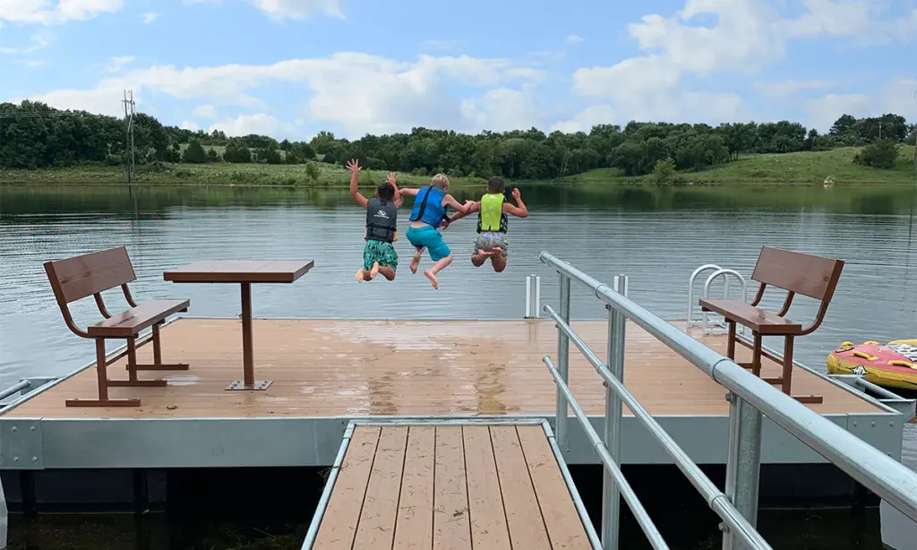 Using Floating Docks to Relax Far Away from the Crowd!