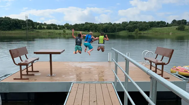 Using Floating Docks to Relax Far Away from the Crowd!