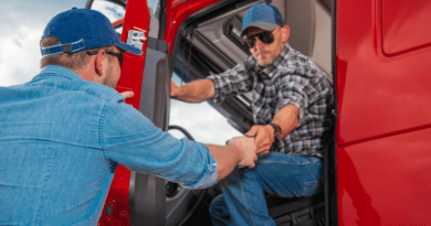 7 Fuel Efficiency Tips for Commercial Truck Drivers