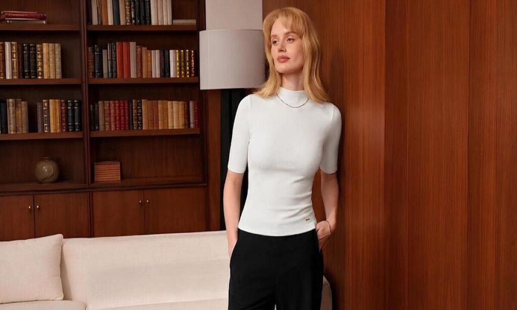 Guide to Wearing the Right Top Under a Blazer for a Polished Work Look