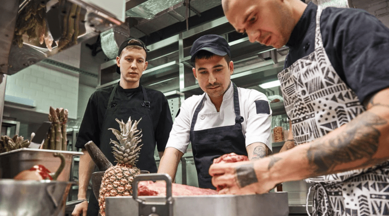 White or Black Chef Coat: Has Color Become Relevant in Modern Kitchen Wear?