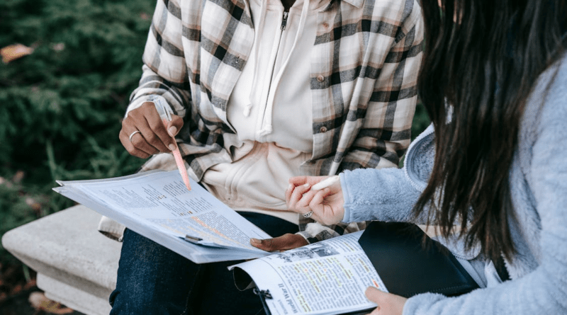 How to Choose the Right Nursing Track in 2026: CNA, LPN, RN, BSN, or NP?