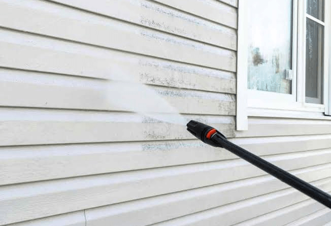 House Power Washing vs. Soft Washing: Which Method Is Right for Your Siding?
