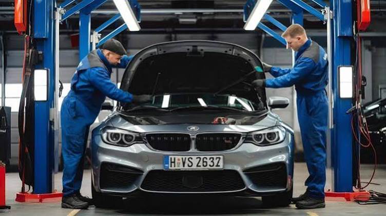 Benefits of Working With Experienced BMW Technicians Instead of Dealerships
