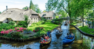 What to See and Do on an Amsterdam to Giethoorn Tour?