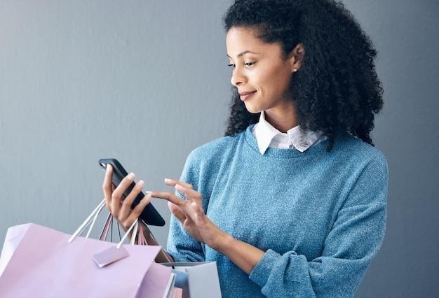 https://img.magnific.com/premium-photo/shopping-bag-phone-black-woman-fashion-sale-discount-luxury-brand-store-mockup-internet-girl-with-smile-smartphone-social-media-promo-code-online-retail-website-app-news_590464-140575.jpg
