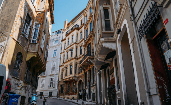From Istanbul Airport to Karaköy and Galata: What First-Time Visitors Should Know