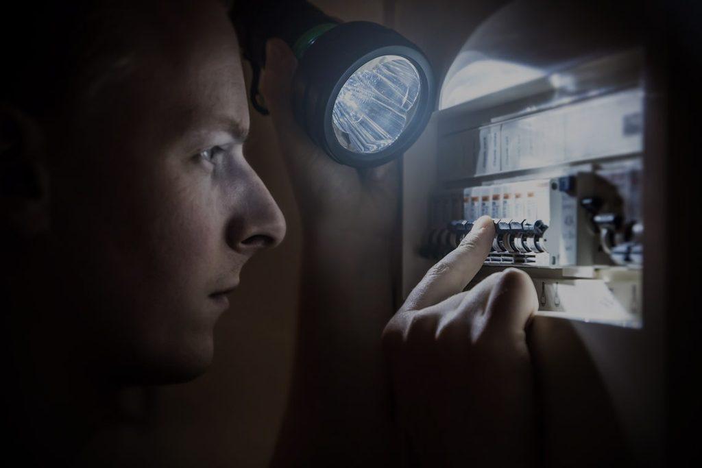 The New York Apartment Blackout Kit: What to Keep Powered When the Grid Goes Down
