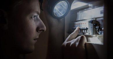 The New York Apartment Blackout Kit: What to Keep Powered When the Grid Goes Down